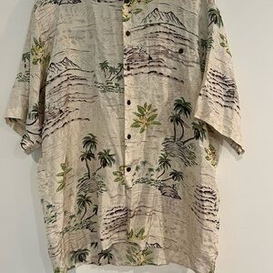 Vtg Silk Traders Beige 100% Silk Short Sleeve Hawaiian Shirt Palm tree / Island